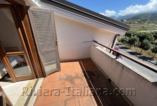 Two bedroom apartment with sea views in Scalea