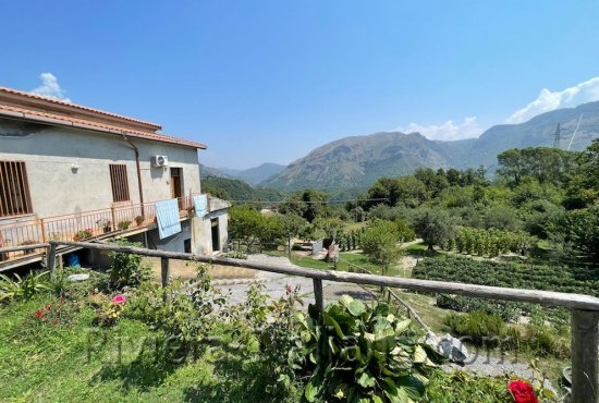 Maison à la campagne à Tremoli