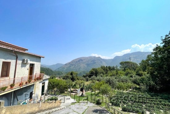 Maison à la campagne à Tremoli