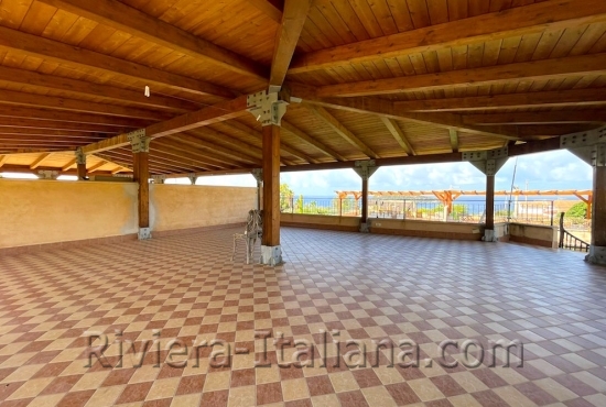 Semi detached home with sea views in Cirella 