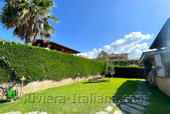 Semi detached home with sea views in Cirella 