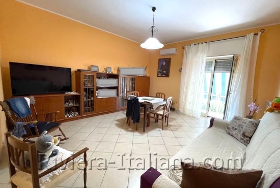 Spacious two-story apartment in Scalea