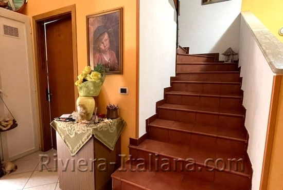 Spacious two-story apartment in Scalea