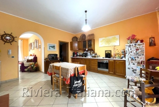 Spacious two-story apartment in Scalea