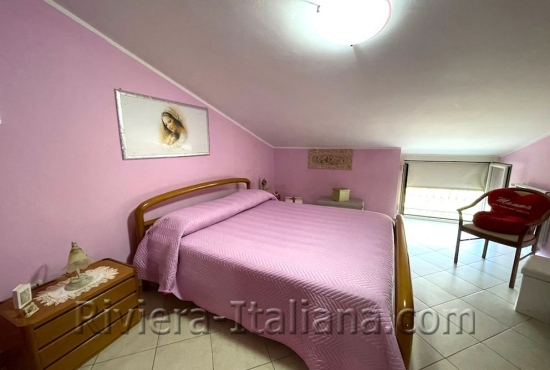 Spacious two-story apartment in Scalea