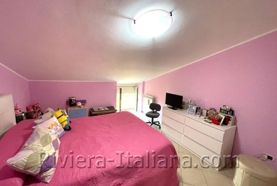 Spacious two-story apartment in Scalea