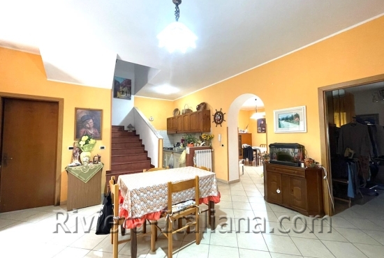 Spacious two-story apartment in Scalea