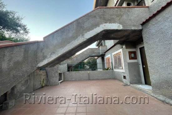 Ampio appartamento con giardino e bella vista panoramica nel centro di San Nicola Arcella