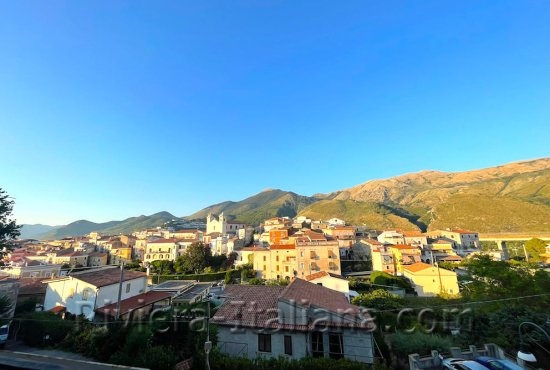 Ampio appartamento con giardino e bella vista panoramica nel centro di San Nicola Arcella