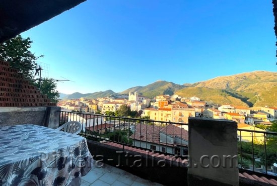 Ampio appartamento con giardino e bella vista panoramica nel centro di San Nicola Arcella