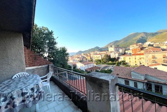 Ampio appartamento con giardino e bella vista panoramica nel centro di San Nicola Arcella