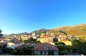 Ampio appartamento con giardino e bella vista panoramica nel centro di San Nicola Arcella